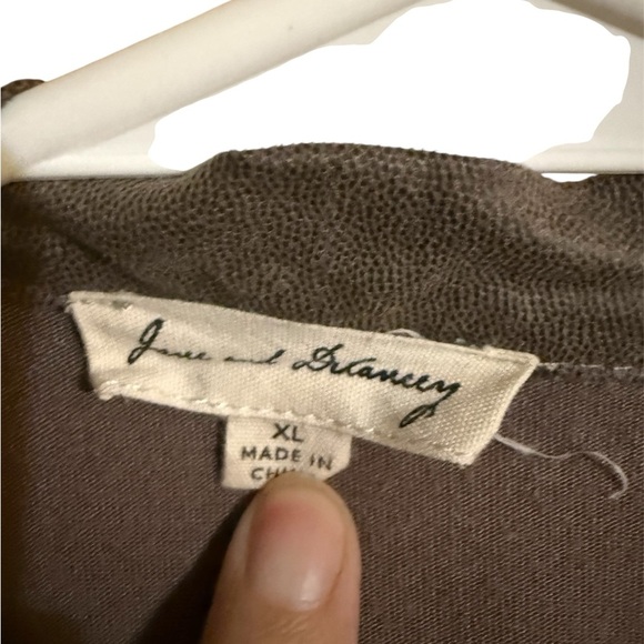 Jane and Delancey Brown Cardigan‎ - Picture 2 of 3